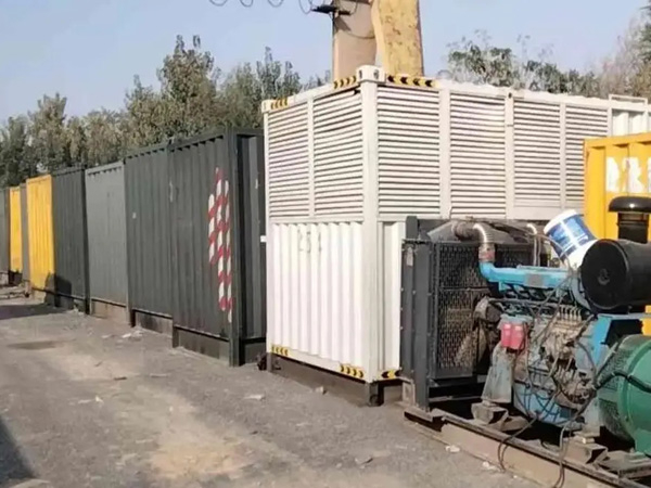 成县200KW柴油发电机机组每小时油耗是多少？